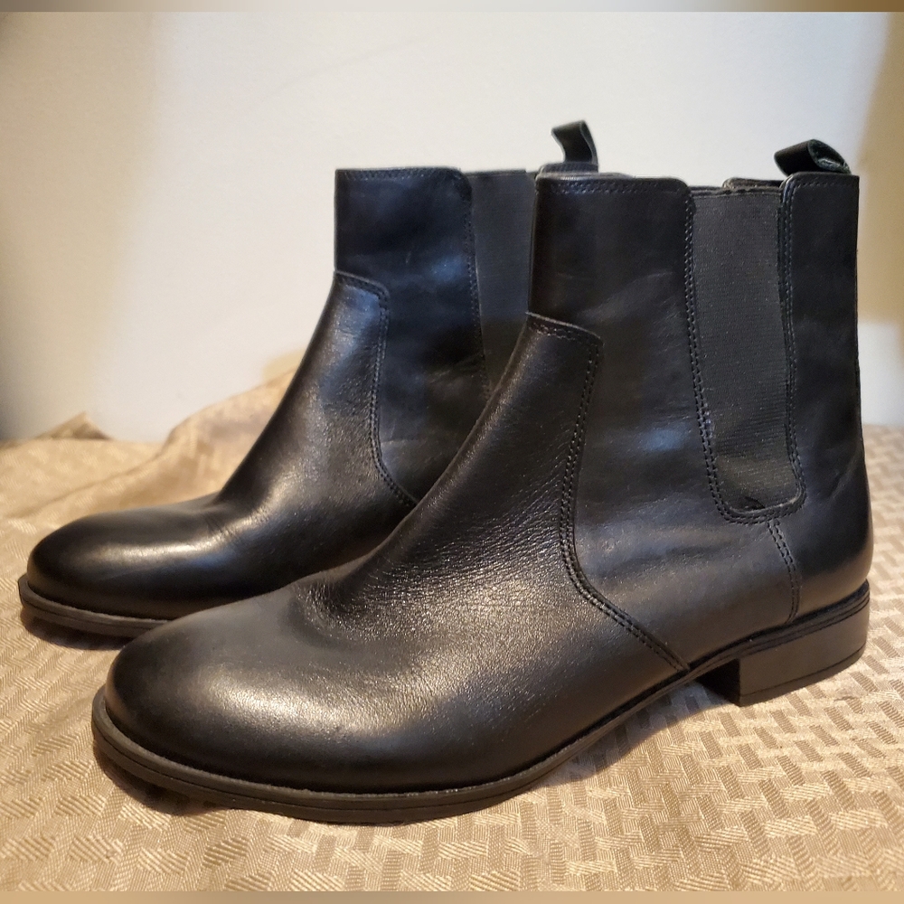 ISAAC MIZRAHI IMABREEZE Black Slip-on Ankle Block heeled Boots 1 inch SZ 7.5
